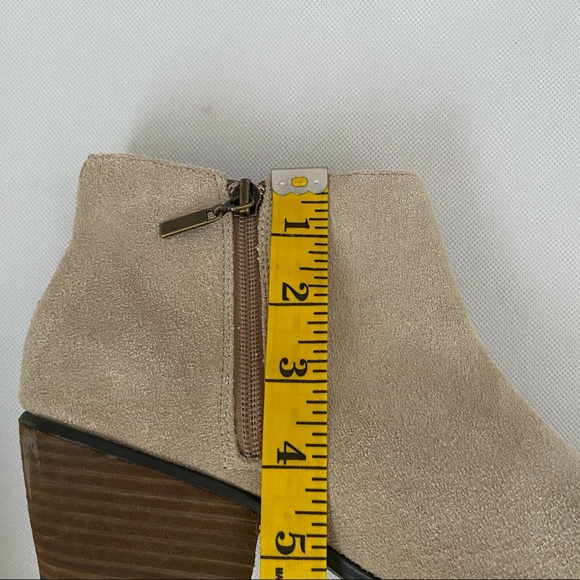 Clarks Ankle Zip Ecru/Light Color Heeled Boots - Picture 8 of 10